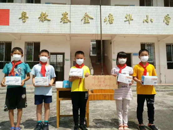 捐贈(zèng)口罩現(xiàn)場(chǎng)